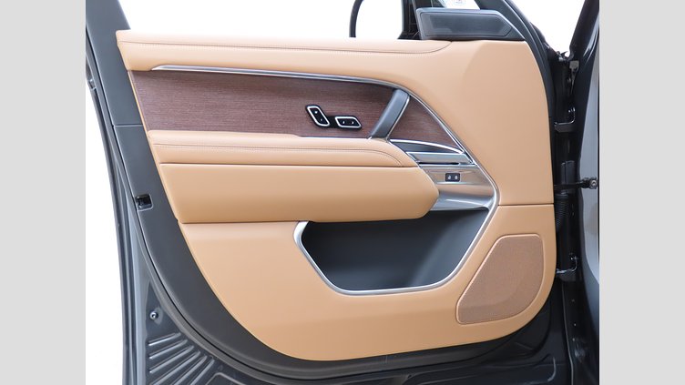 2025 認定中古車 Land Rover Range Rover カルパチアングレイ P550 AWD PHEV（AT） スタンダードホイールベース HSE