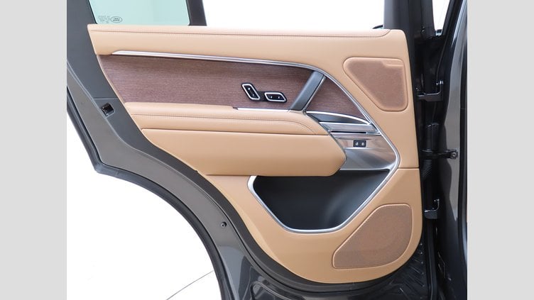2025 認定中古車 Land Rover Range Rover カルパチアングレイ P550 AWD PHEV（AT） スタンダードホイールベース HSE