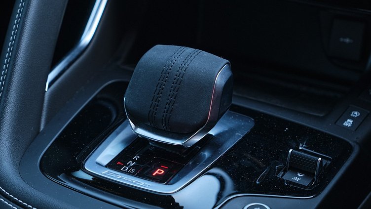 2025 Approved Jaguar E-Pace Eiger Grey P250 AWD R-Dynamic SE