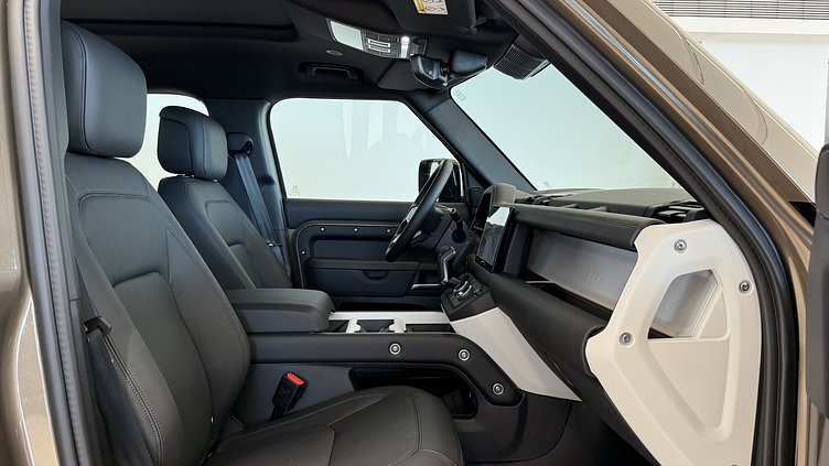 2024 新車 Land Rover Defender 110 Gondwana Stone 3.0 litre i6D​ D300 X-Dynamic HSE