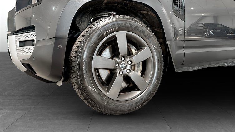 2022 Begagnad Land Rover Defender 110 Carpathian Grey AWD P400e X-Dynamic SE