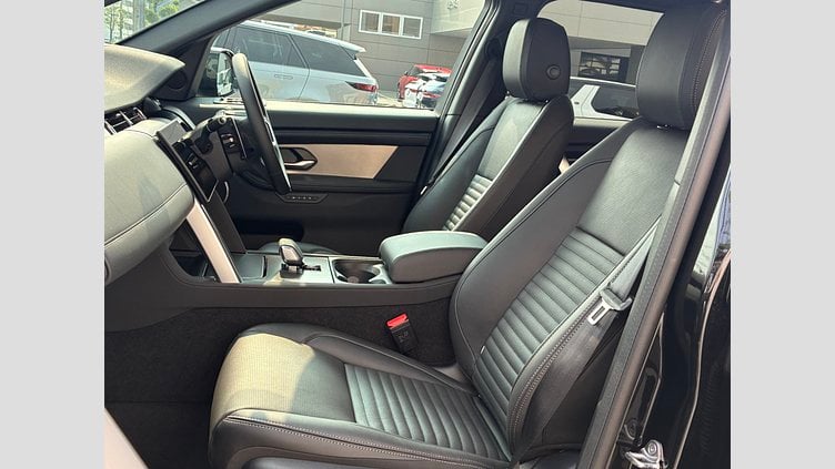 2024 認定中古車 Land Rover Discovery Sport サントリーニブラック P300eプラグインハイブリッド（ガソリン） DYNAMIC HSE