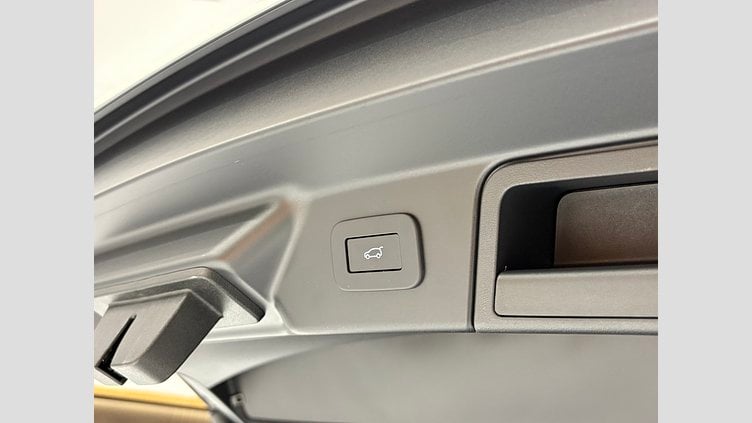 2024 認定中古車 Land Rover Range Rover Velar フジホワイト P400eプラグインハイブリッド（ガソリン） スタンダードホイールベース Dynamic SE