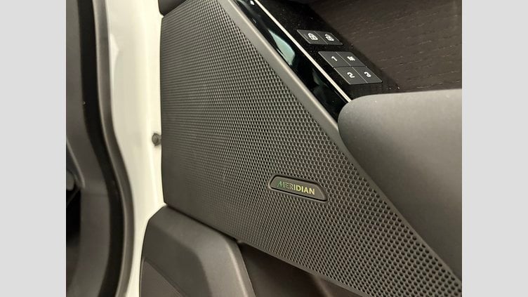 2024 認定中古車 Land Rover Range Rover Velar フジホワイト P400eプラグインハイブリッド（ガソリン） スタンダードホイールベース Dynamic SE