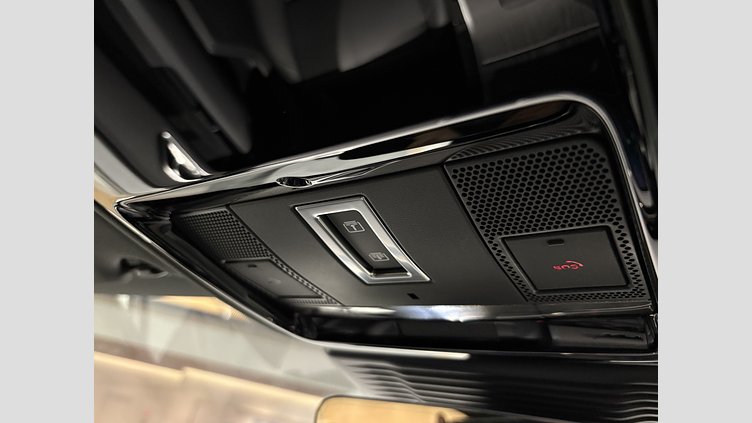 2024 認定中古車 Land Rover Range Rover Velar フジホワイト P400eプラグインハイブリッド（ガソリン） スタンダードホイールベース Dynamic SE