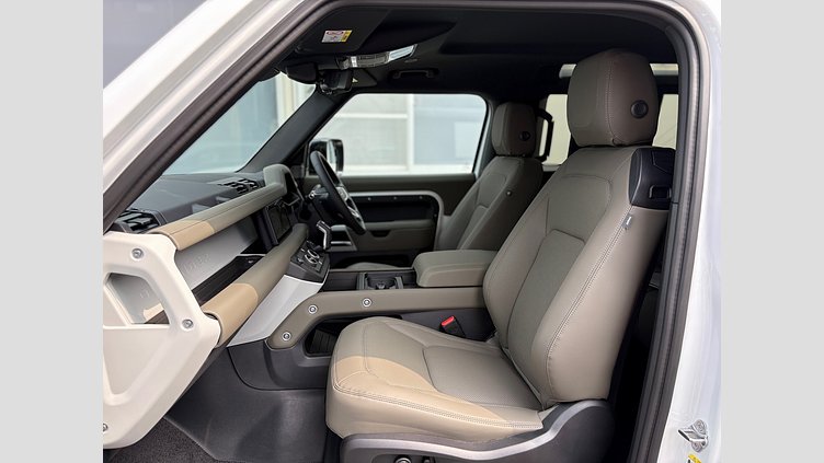 2024 認定中古車 Land Rover Defender 90 フジホワイト D300 AWD（AT） X-DYNAMIC SE