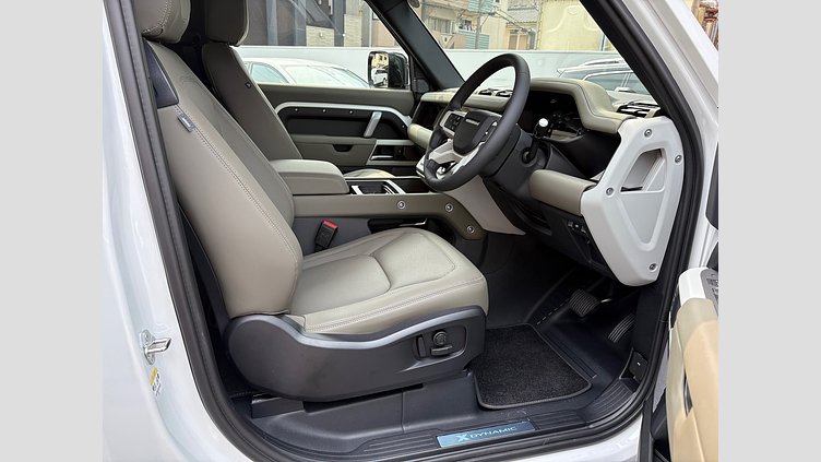 2024 認定中古車 Land Rover Defender 90 フジホワイト D300 AWD（AT） X-DYNAMIC SE