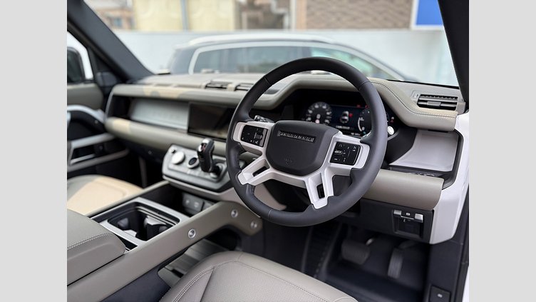2024 認定中古車 Land Rover Defender 90 フジホワイト D300 AWD（AT） X-DYNAMIC SE