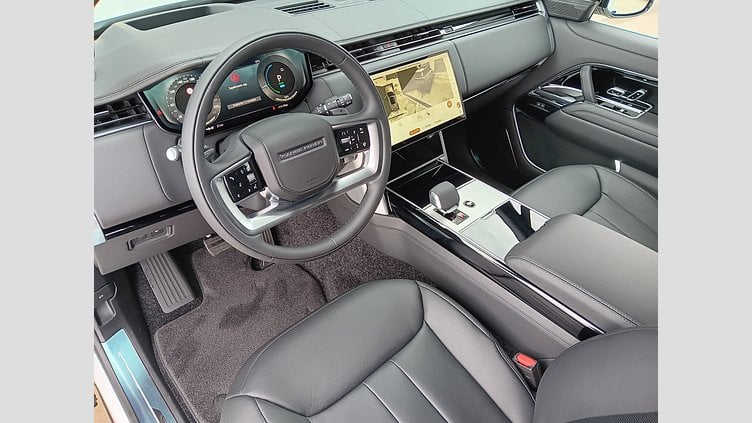 2025 SKLADOVÉ VOZIDLÁ Land Rover Range Rover Fuji White 3.0L I6 550PS  P550e PHEV Autobiography SWB AWD Auto 