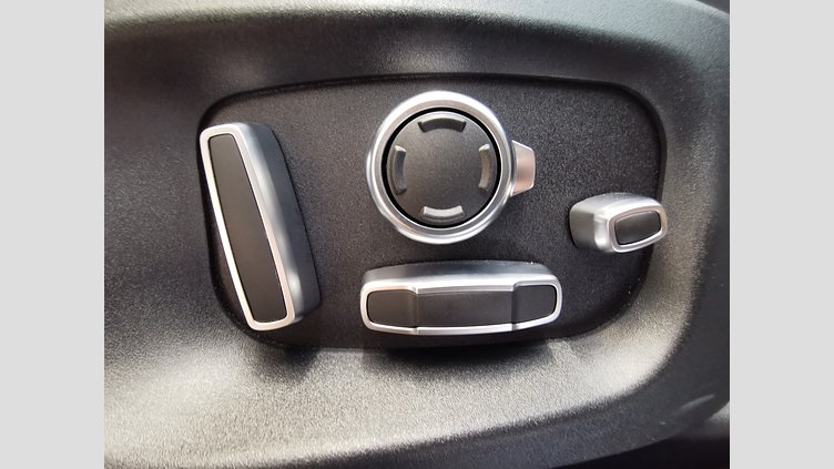 2019 認定中古車 Jaguar E-Pace フジホワイト D180 オートマチック全輪駆動 R-DYNAMIC HSE