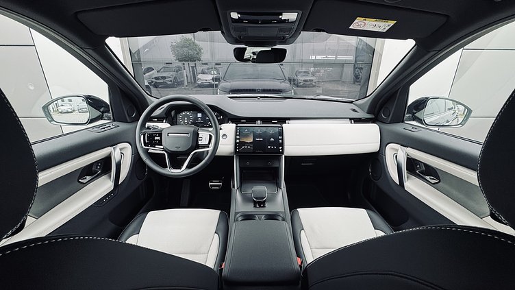 2025 SKLADOVÉ VOZIDLÁ Land Rover Discovery Sport Santorini Black D165 MHEV D165 Dynamic SE
