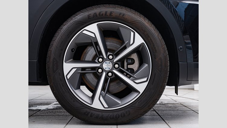 2021 認定中古車 Jaguar E-Pace サントリーニブラック D200 AWD（オートマチック） S