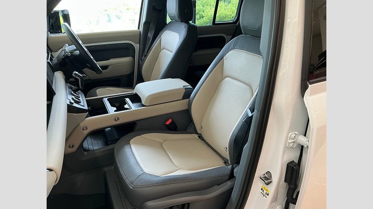 2024 認定中古車 Land Rover Defender 110 フジホワイト D300 AWD（AT） X-DYNAMIC SE