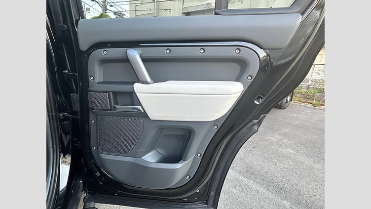 2023 認定中古車 Land Rover Defender 110 サントリーニブラック D300 AWD（AT） X-DYNAMIC HSE