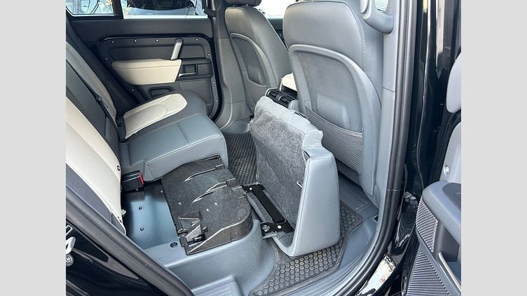 2023 認定中古車 Land Rover Defender 110 サントリーニブラック D300 AWD（AT） X-DYNAMIC HSE