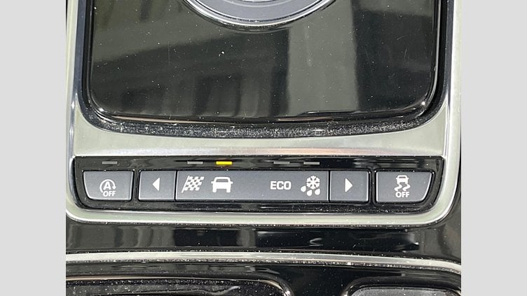 2019 認定中古車 Jaguar F-Pace Fuji White 2.0 litre i4D Diesel プレステージ