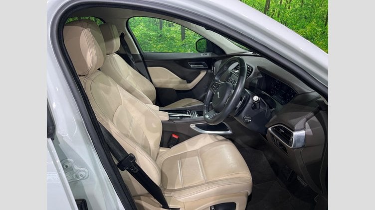 2019 認定中古車 Jaguar F-Pace Fuji White 2.0 litre i4D Diesel プレステージ