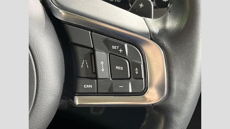 2019 認定中古車 Jaguar F-Pace Fuji White 2.0 litre i4D Diesel プレステージ
