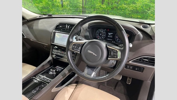 2019 認定中古車 Jaguar F-Pace Fuji White 2.0 litre i4D Diesel プレステージ