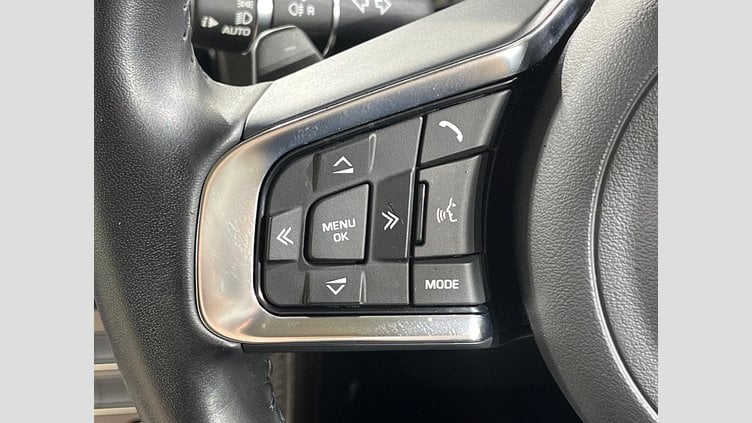 2019 認定中古車 Jaguar F-Pace Fuji White 2.0 litre i4D Diesel プレステージ