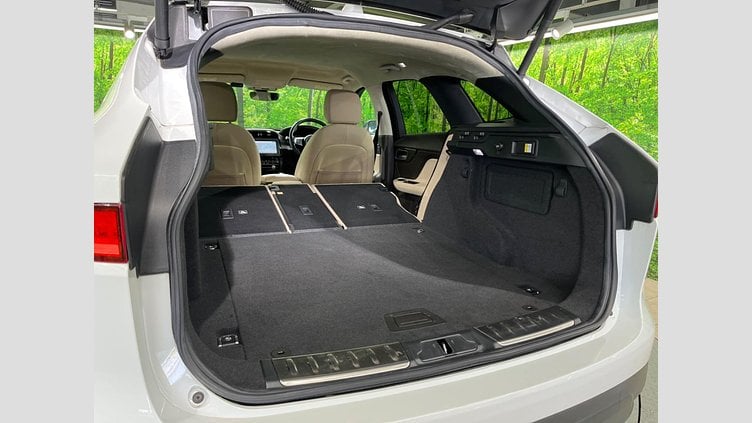 2019 認定中古車 Jaguar F-Pace Fuji White 2.0 litre i4D Diesel プレステージ