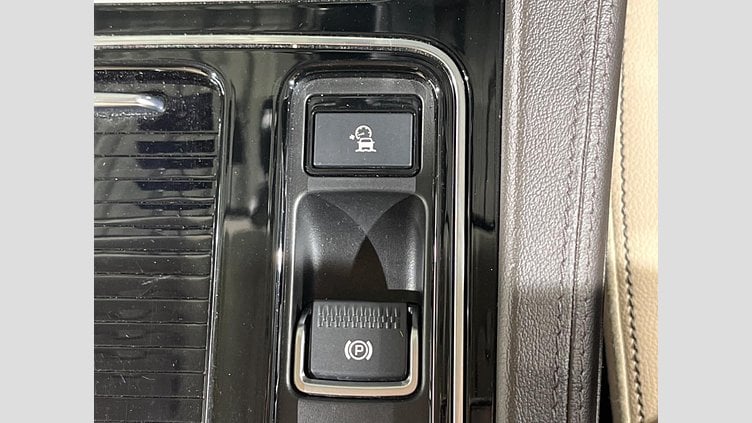 2019 認定中古車 Jaguar F-Pace Fuji White 2.0 litre i4D Diesel プレステージ