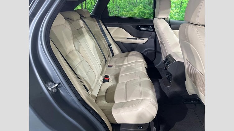 2019 認定中古車 Jaguar F-Pace Fuji White 2.0 litre i4D Diesel プレステージ