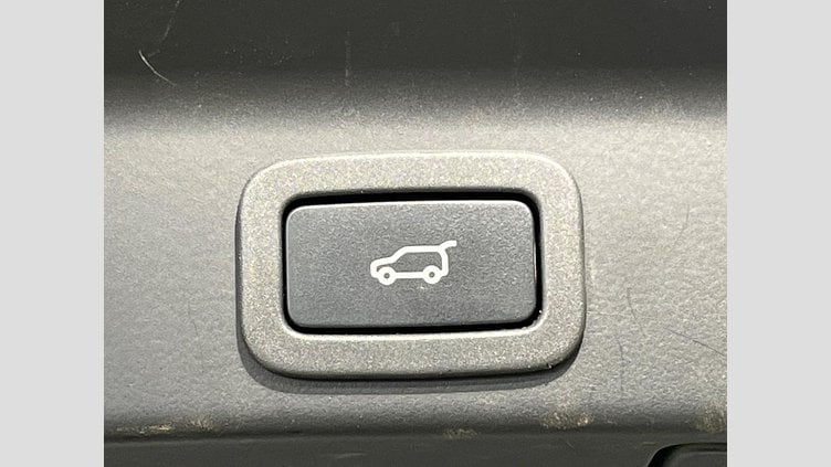 2019 認定中古車 Jaguar F-Pace Fuji White 2.0 litre i4D Diesel プレステージ