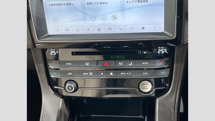 2019 認定中古車 Jaguar F-Pace Fuji White 2.0 litre i4D Diesel プレステージ