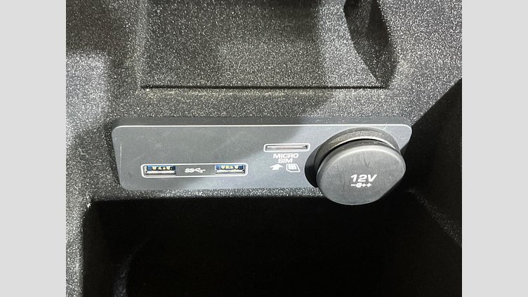 2019 認定中古車 Jaguar F-Pace Fuji White 2.0 litre i4D Diesel プレステージ
