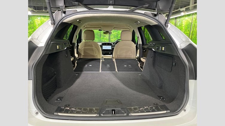 2019 認定中古車 Jaguar F-Pace Fuji White 2.0 litre i4D Diesel プレステージ