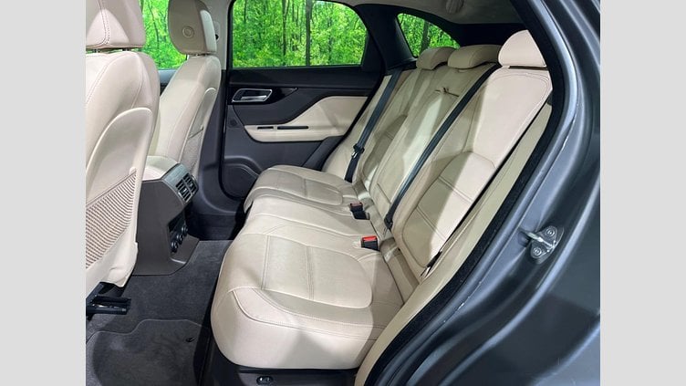 2019 認定中古車 Jaguar F-Pace Fuji White 2.0 litre i4D Diesel プレステージ