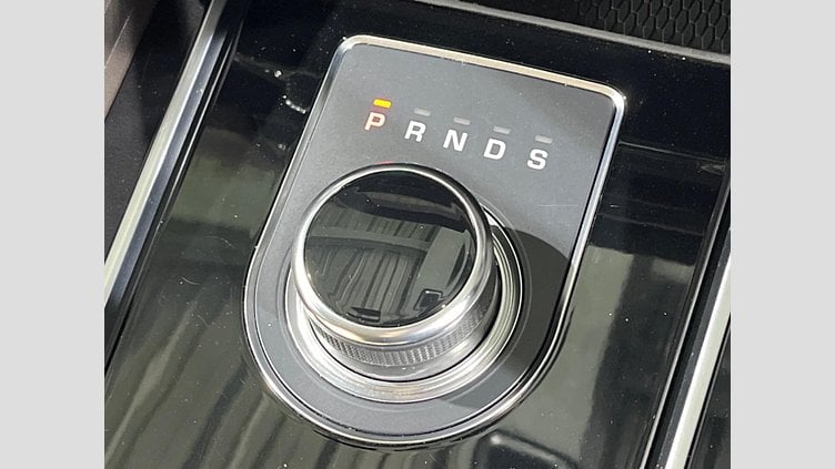 2019 認定中古車 Jaguar F-Pace Fuji White 2.0 litre i4D Diesel プレステージ