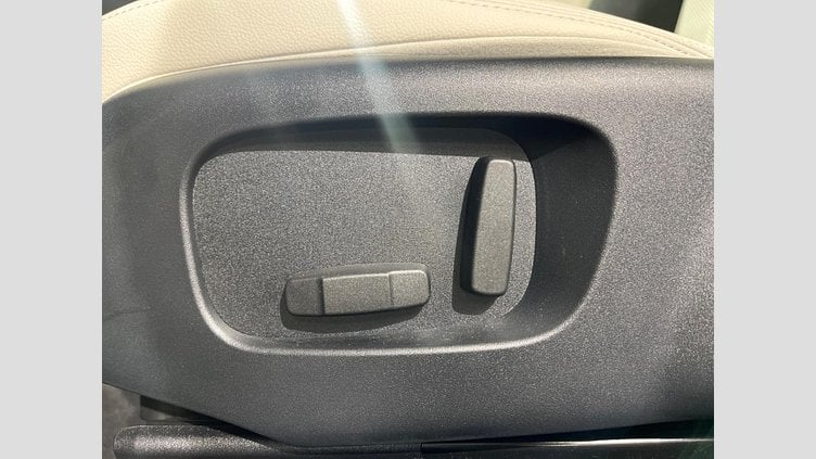 2019 認定中古車 Land Rover Range Rover Velar ユーロンホワイト D180 R-DYNAMIC SE
