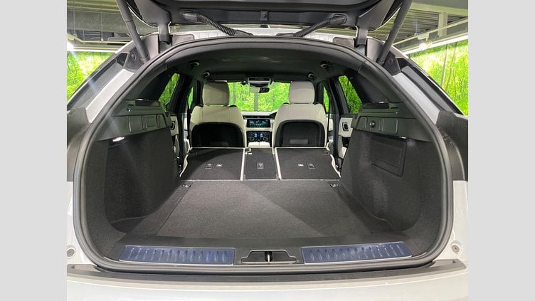 2019 認定中古車 Land Rover Range Rover Velar ユーロンホワイト D180 R-DYNAMIC SE