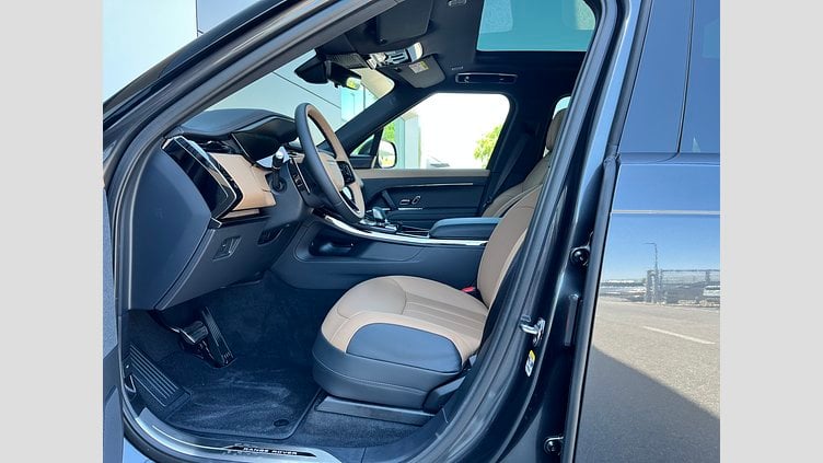 2025 SKLADOVÉ VOZIDLÁ Land Rover Range Rover Sport Sivá Carpathian D300 MHEV AWD Automat Dynamic HSE
