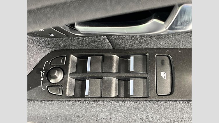 2019 認定中古車 Land Rover Range Rover Evoque Narvik Black 2.0 litre i4D Diesel SE