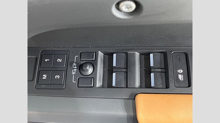 2023 認定中古車 Land Rover Defender 110 カルパチアングレイ D300 AWD（AT） X