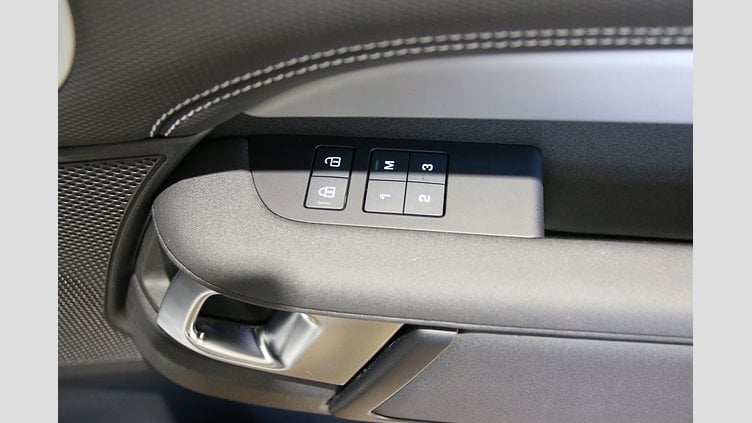 2024 認定中古車 Land Rover Discovery フジホワイト D350マイルドハイブリッド（ディーゼル） Dynamic HSE