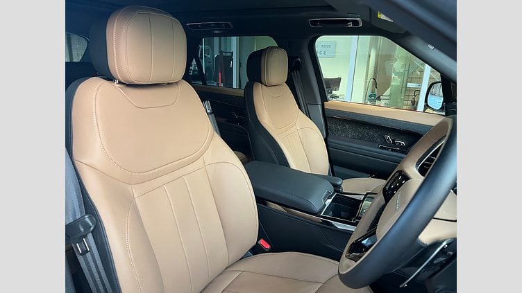 2024 中古 Land Rover Range Rover Sport フィレンツェレッド D300マイルドハイブリッド スタンダードホイールベース Dynamic SE