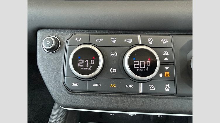 2024 認定中古車 Land Rover Defender 110 フジホワイト D300 AWD（AT） S  カウンティパック　キュレイテッドフォージャパン