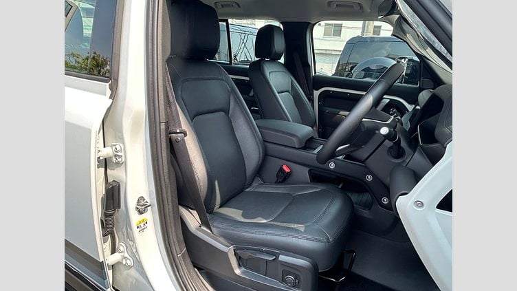 2024 認定中古車 Land Rover Defender 110 フジホワイト D300 AWD（AT） S  カウンティパック　キュレイテッドフォージャパン