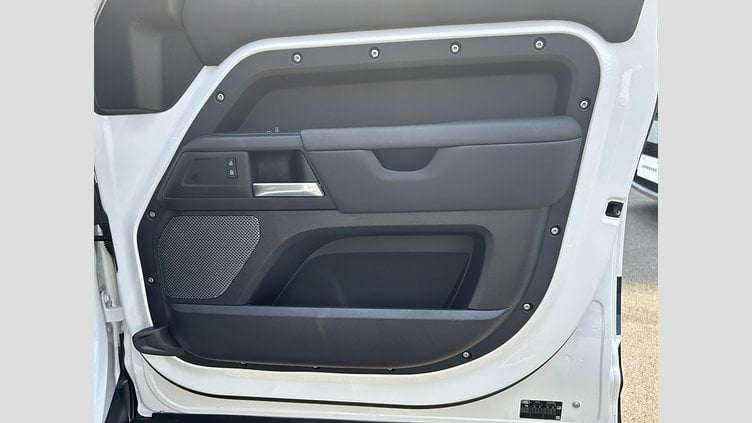 2024 認定中古車 Land Rover Defender 110 フジホワイト D300 AWD（AT） S  カウンティパック　キュレイテッドフォージャパン