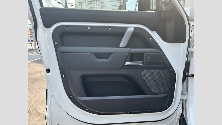 2024 認定中古車 Land Rover Defender 110 フジホワイト D300 AWD（AT） S  カウンティパック　キュレイテッドフォージャパン