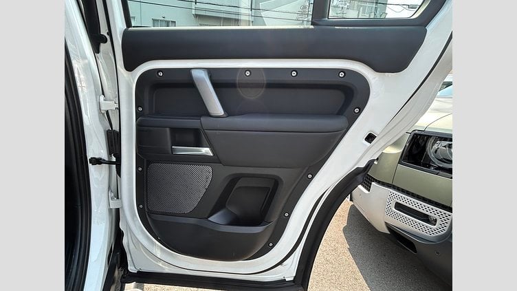 2024 認定中古車 Land Rover Defender 110 フジホワイト D300 AWD（AT） S  カウンティパック　キュレイテッドフォージャパン
