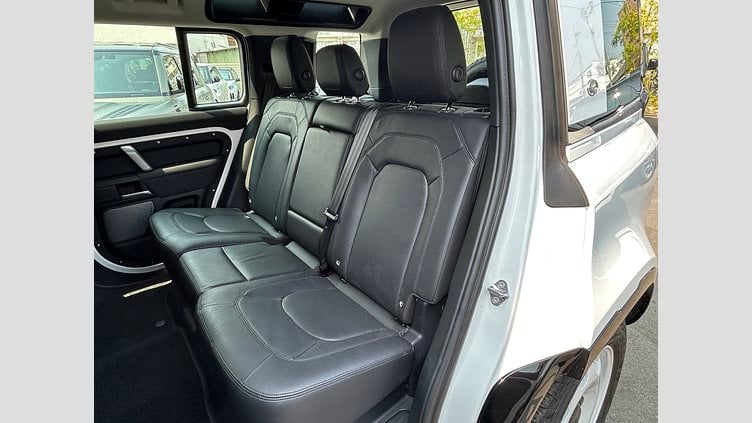 2024 認定中古車 Land Rover Defender 110 フジホワイト D300 AWD（AT） S  カウンティパック　キュレイテッドフォージャパン