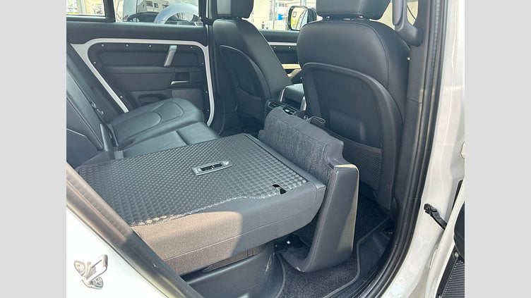 2024 認定中古車 Land Rover Defender 110 フジホワイト D300 AWD（AT） S  カウンティパック　キュレイテッドフォージャパン