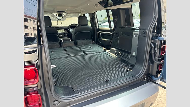 2024 認定中古車 Land Rover Defender 110 フジホワイト D300 AWD（AT） S  カウンティパック　キュレイテッドフォージャパン