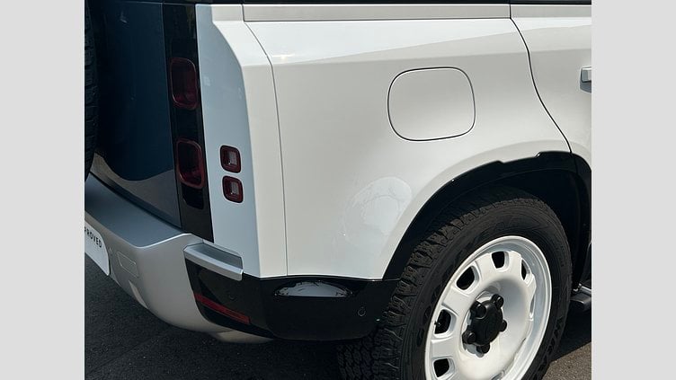 2024 認定中古車 Land Rover Defender 110 フジホワイト D300 AWD（AT） S  カウンティパック　キュレイテッドフォージャパン