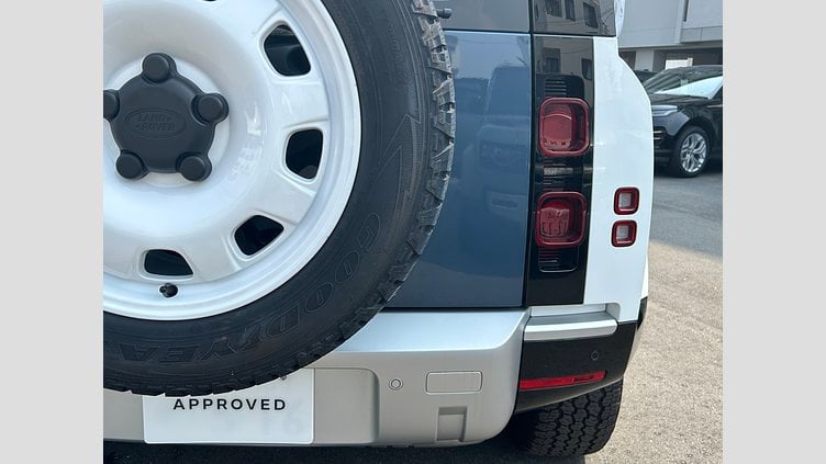 2024 認定中古車 Land Rover Defender 110 フジホワイト D300 AWD（AT） S  カウンティパック　キュレイテッドフォージャパン